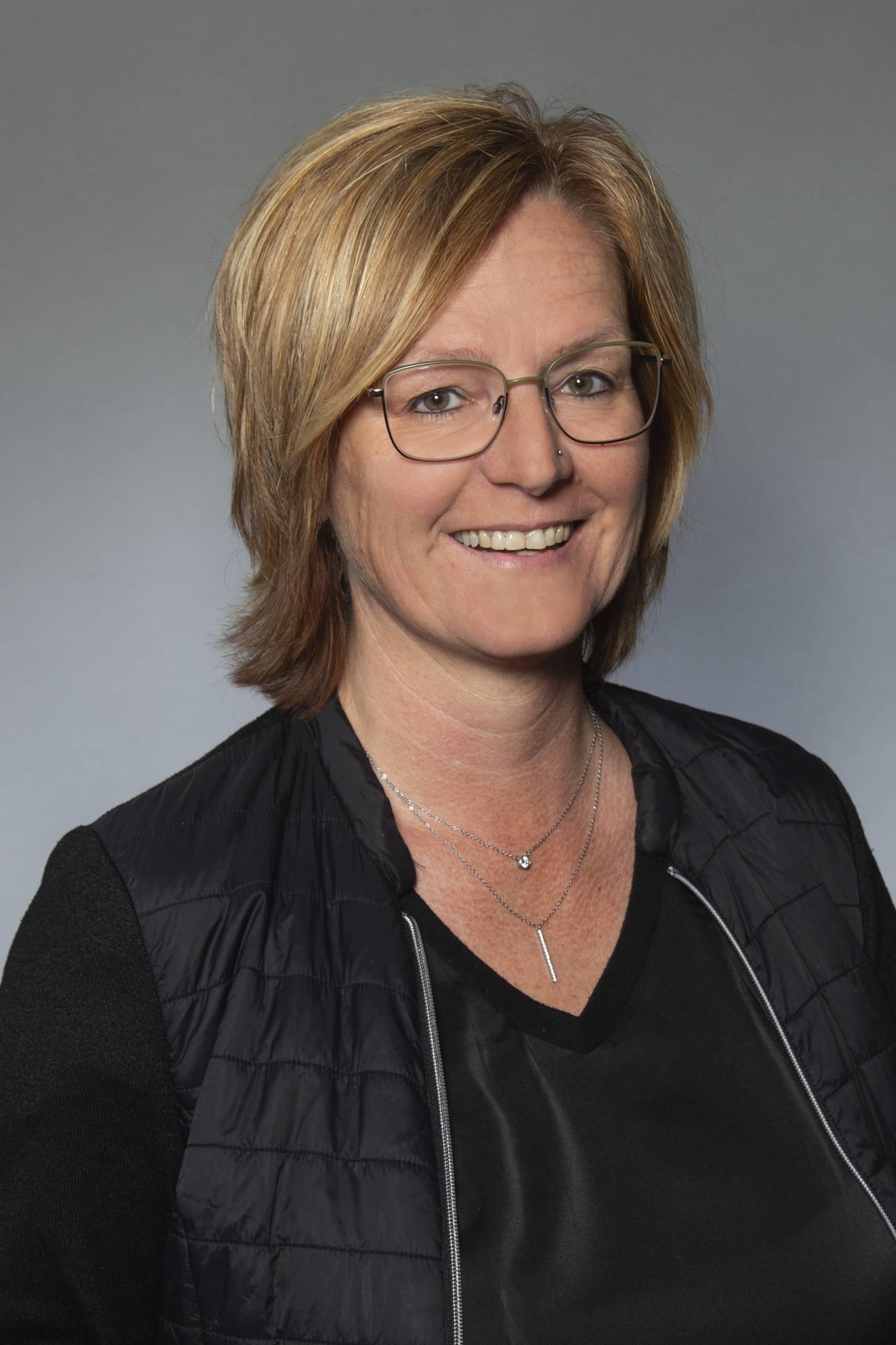 Muebo AG Mübo AG Würenlingen Unterlagsboden Unterlagsböden Cementestrich Céline Mülli Reto Mülli Boden Döttingen Baden Endingen Nussbaumen Untersiggenthal Bauleitung Porjektmanagement Immobilien Wohnung Estrich Calciumsulfat Fliessestrich Villigen Elvira Mülli Zement